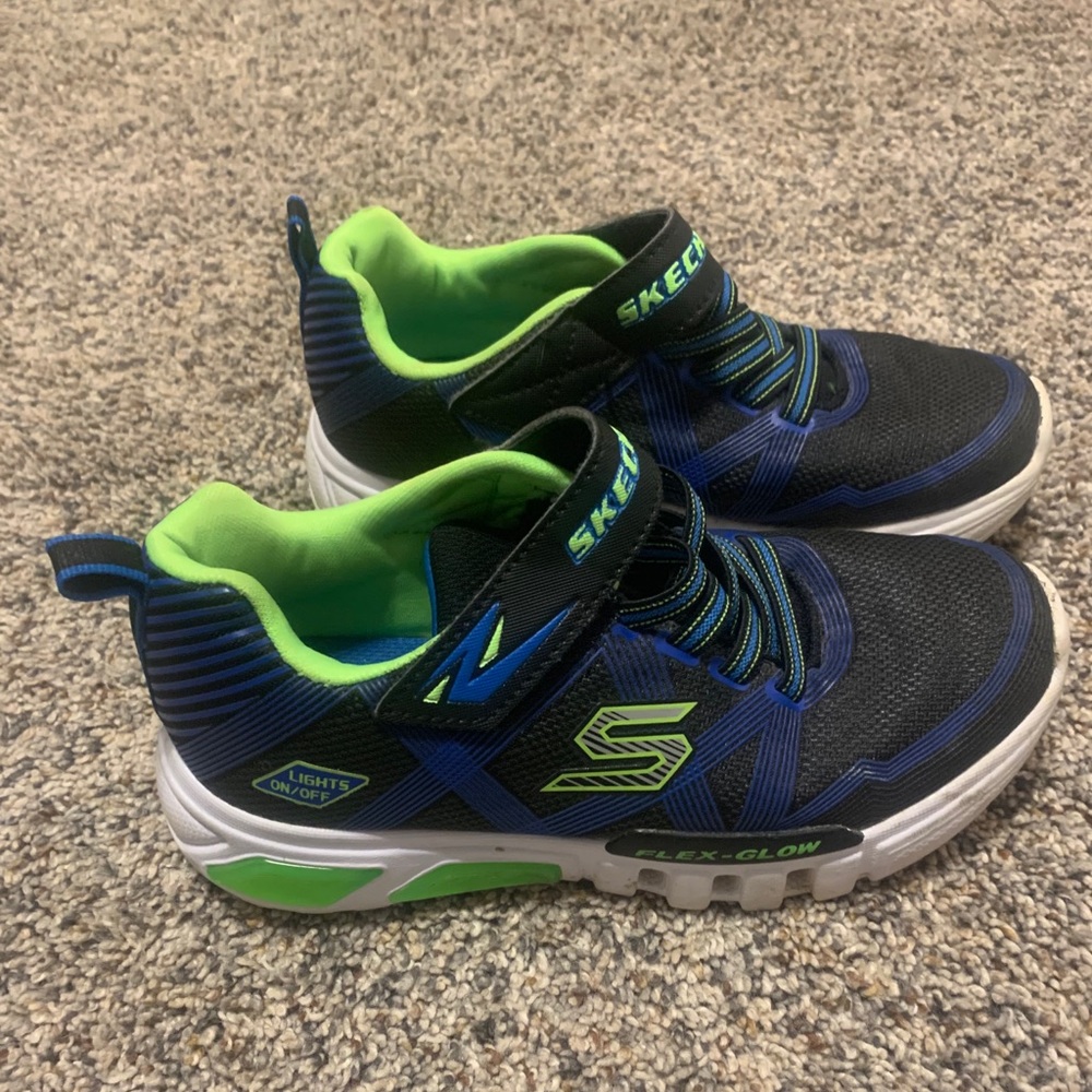 Boys light up sketcher shoes